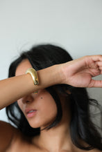 Load image into Gallery viewer, Reru
